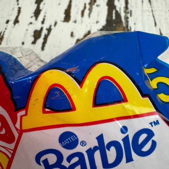 McDonalds 1999 "BIRTHDAY PARTY BARBIE" Happy Meal Toy W/Base Sealed #5 Vintage - Picture 2 of 5